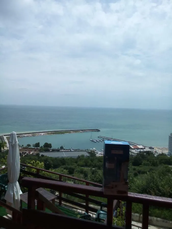 Villa Golden Sands Guest house